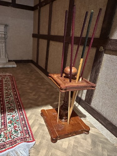 Dolls house cues stand - ,